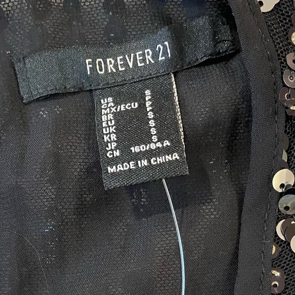 NWT forever 21 women’s black silver sequin crop top shirt size small - Picture 4 of 4